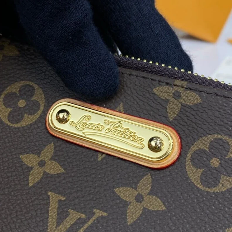 Mythick.ru Metalic M LV Monogram Pochette Milla MM