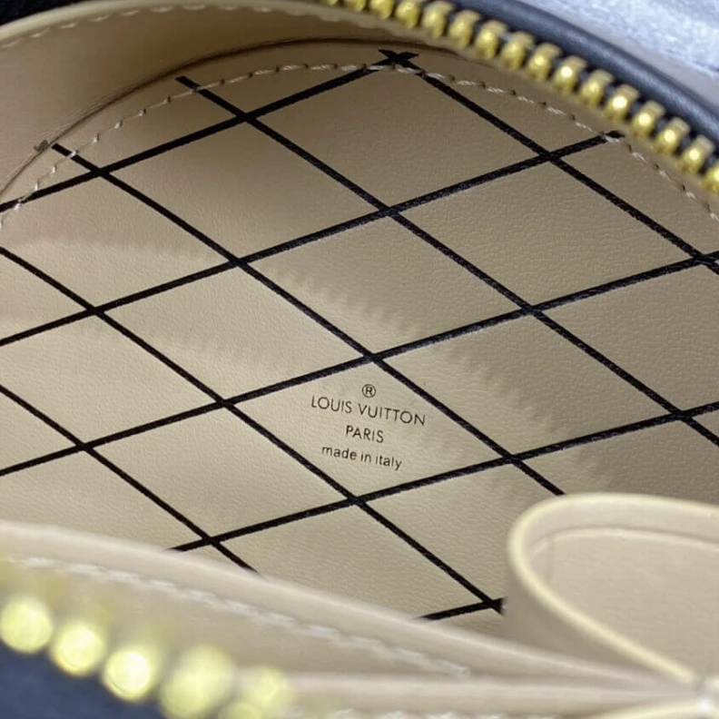 Mythick Name tag LV Monogram Reverse Canvas Mini Boite Chapeau