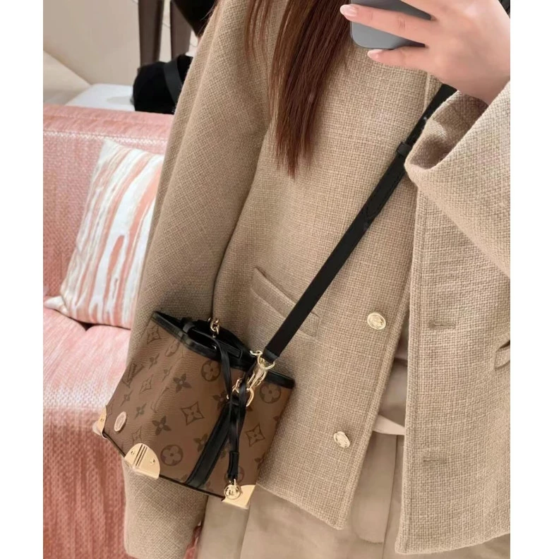 Replica bag Trunk sty Louis Vuitton Monogram Reverse Canvas Noe Purse