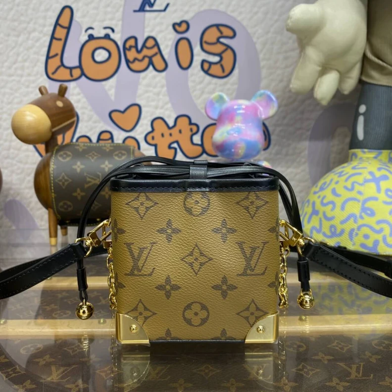 Replica bag Trunk sty Louis Vuitton Monogram Reverse Canvas Noe Purse