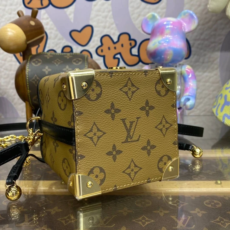 Replica bag Trunk sty Louis Vuitton Monogram Reverse Canvas Noe Purse