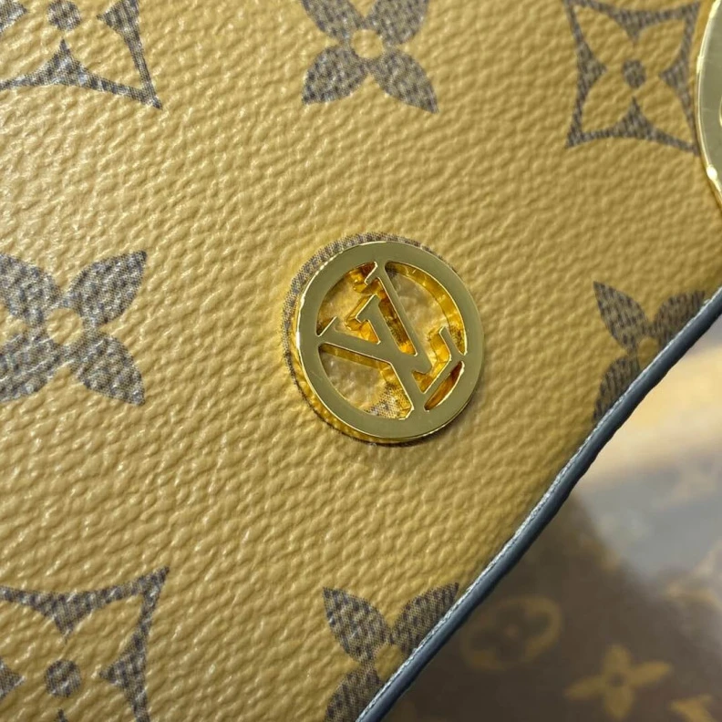 Replica bag Trunk sty Louis Vuitton Monogram Reverse Canvas Noe Purse