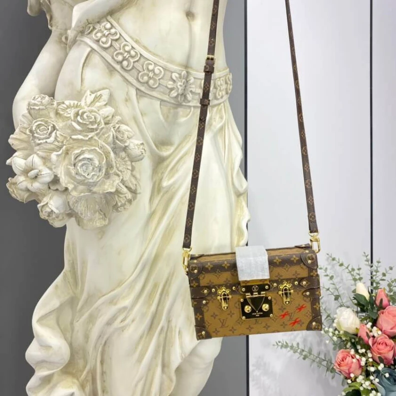Replica bag Monogram Louis Vuitton Monogram Reverse Petite Malle