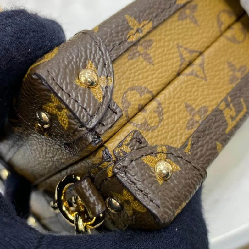 Replica bag Monogram Louis Vuitton Monogram Reverse Petite Malle