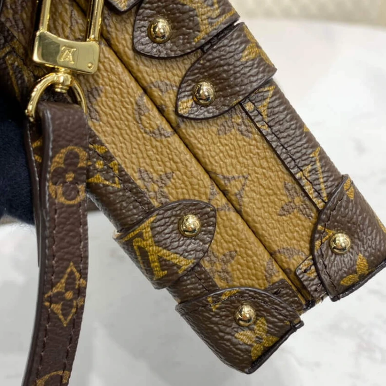 Replica bag Monogram Louis Vuitton Monogram Reverse Petite Malle