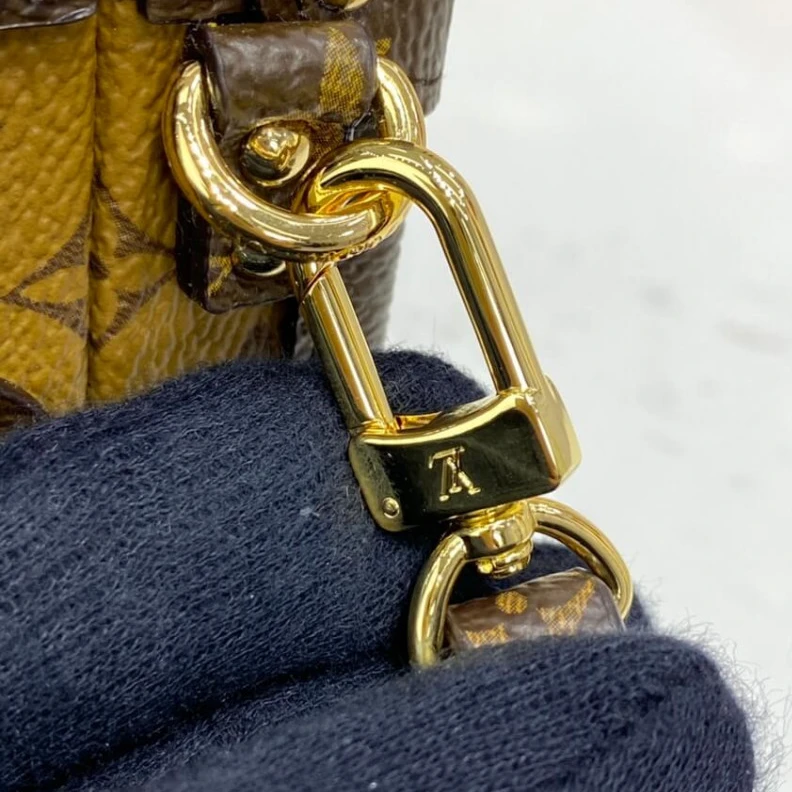 Replica bag Monogram Louis Vuitton Monogram Reverse Petite Malle