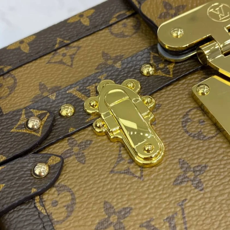 Replica bag Monogram Louis Vuitton Monogram Reverse Petite Malle