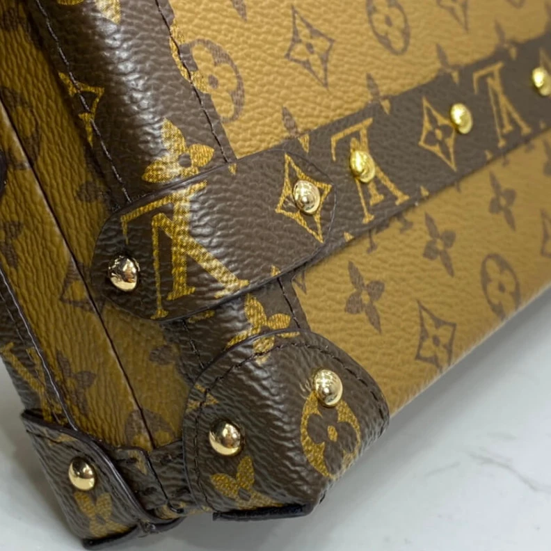 Replica bag Monogram Louis Vuitton Monogram Reverse Petite Malle