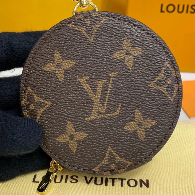 Mythick.ru Goldcolor Louis Vuitton Monogram Round Coin Purse