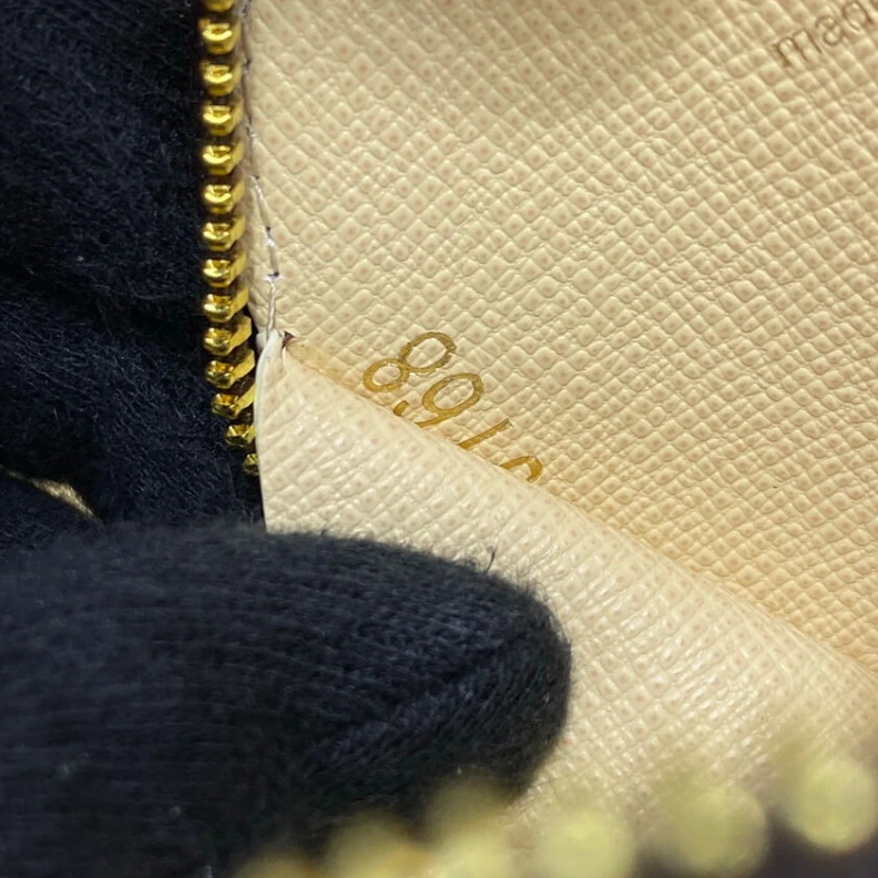 Mythick.ru Goldcolor Louis Vuitton Monogram Round Coin Purse