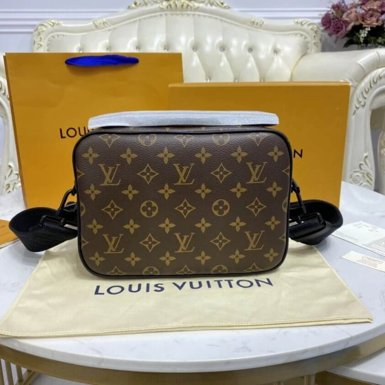 Top lv Inside fl Louis Vuitton Monogram S Lock Messenger Bag