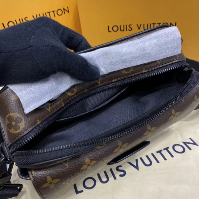 Top lv Inside fl Louis Vuitton Monogram S Lock Messenger Bag