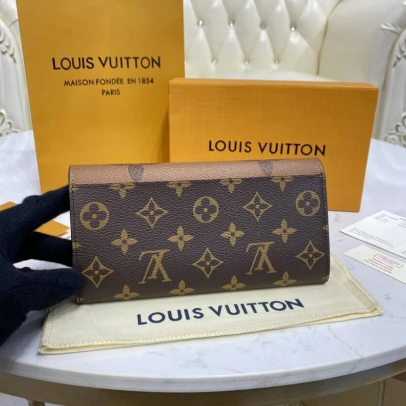 Replica bag Outside f Louis Vuitton Monogram Sarah Wallet