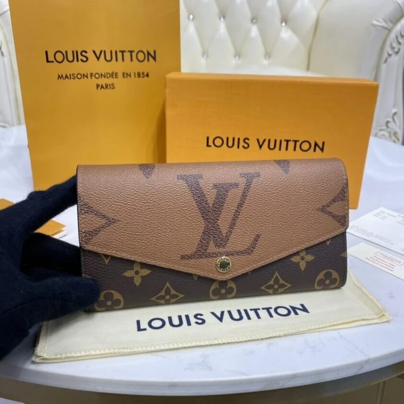Replica bag Outside f Louis Vuitton Monogram Sarah Wallet