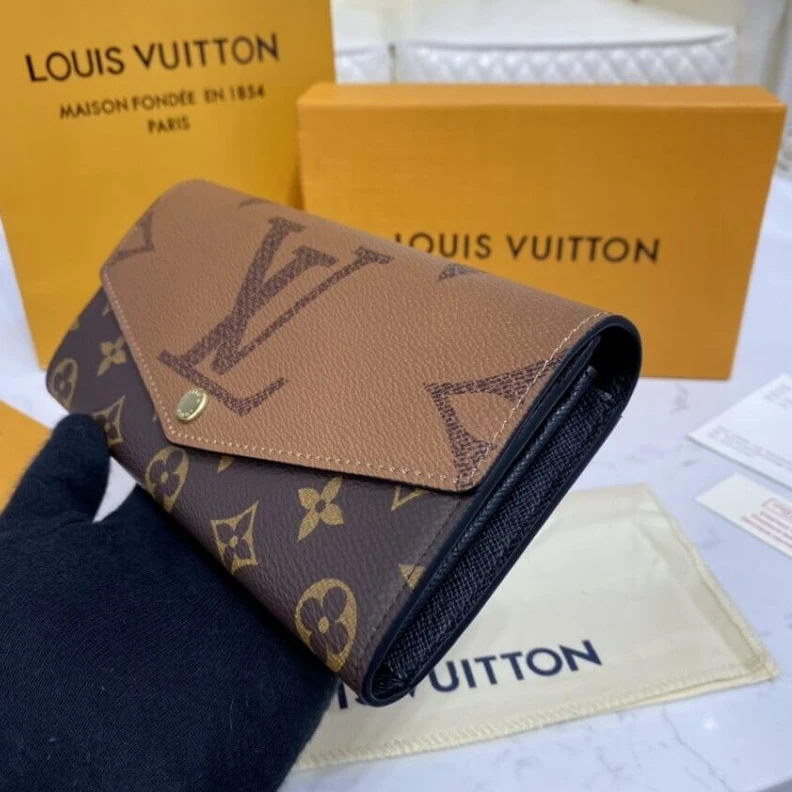 Replica bag Outside f Louis Vuitton Monogram Sarah Wallet