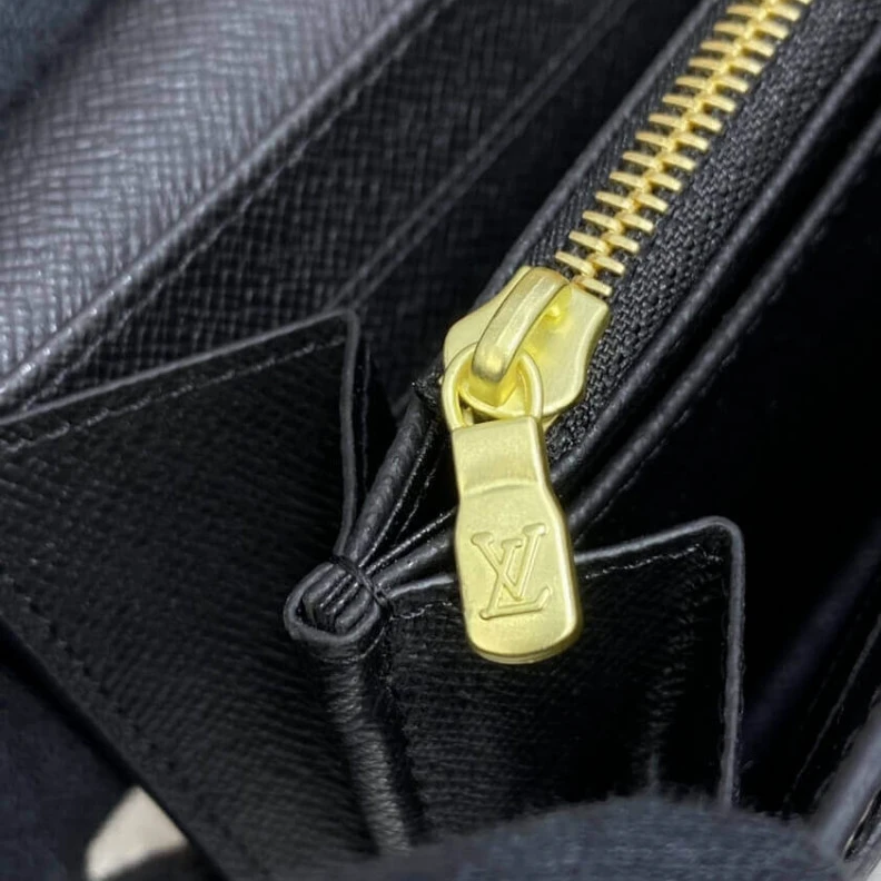 Replica bag Outside f Louis Vuitton Monogram Sarah Wallet