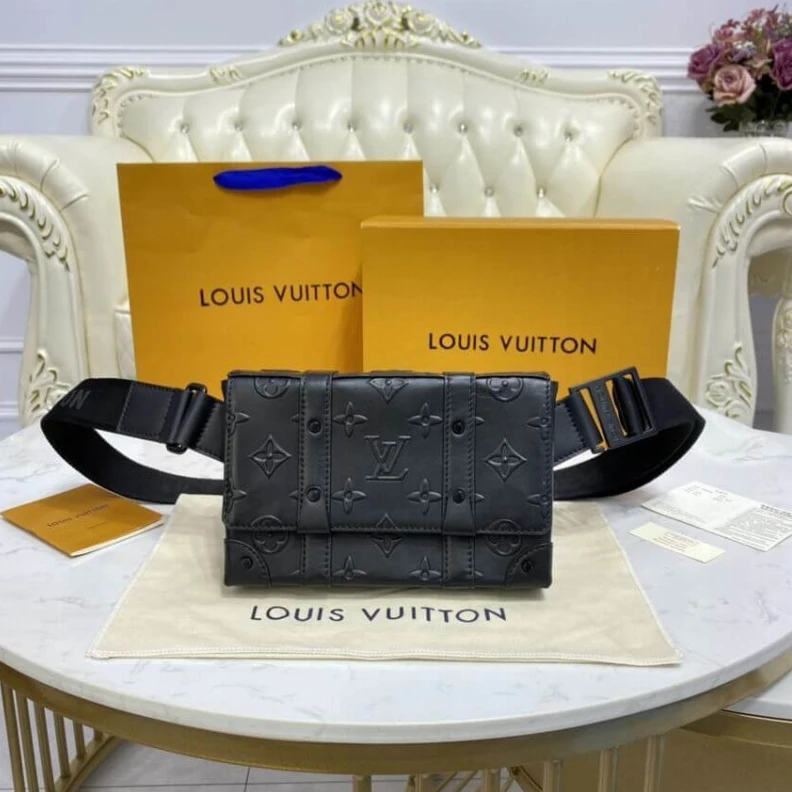 Mythick ru Inside fl Louis Vuitton Monogram Seal Trunk Slingbag Black
