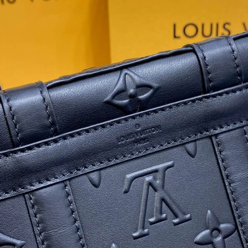 Mythick ru Inside fl Louis Vuitton Monogram Seal Trunk Slingbag Black