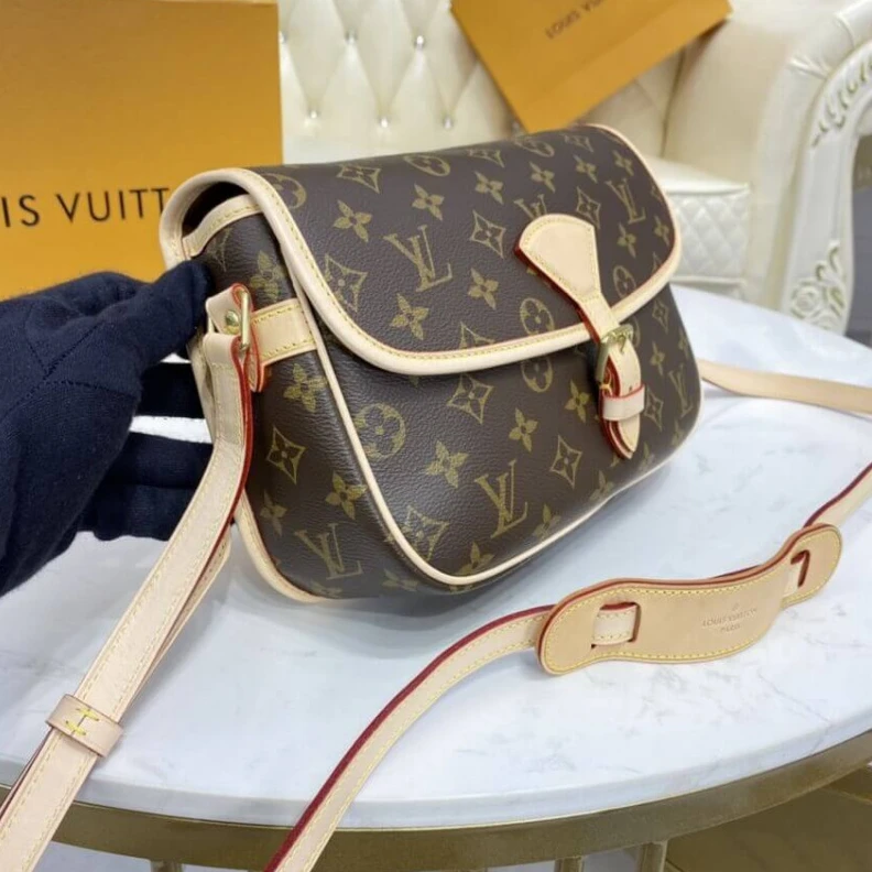 Mythick ru Sologne is LV Monogram Sologne Crossbody Bag