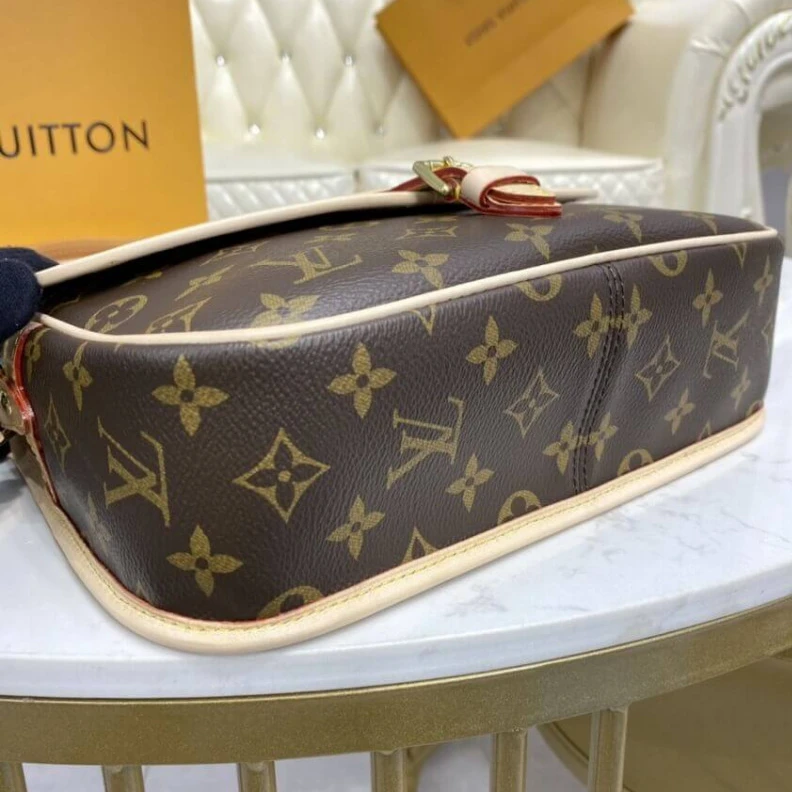 Mythick ru Sologne is LV Monogram Sologne Crossbody Bag