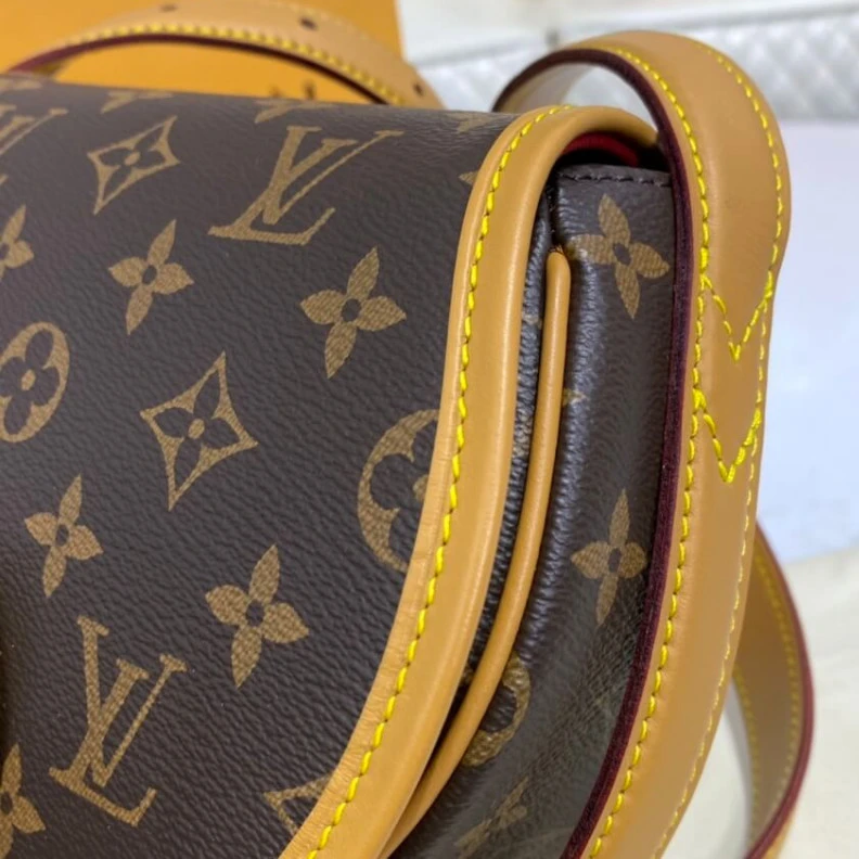 Mythick.ru Natural c LV Monogram Tambourin