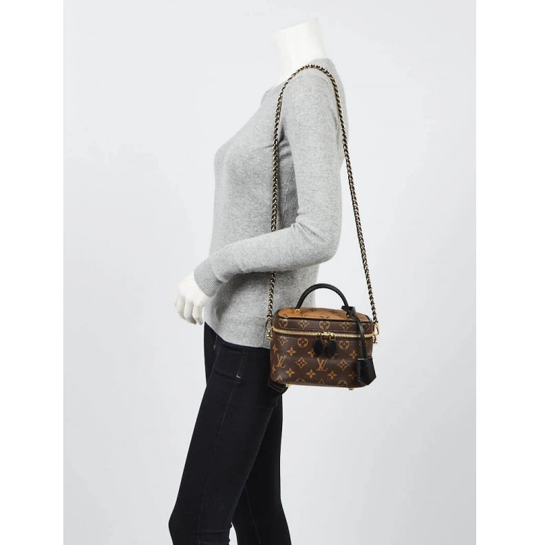 Mythick.ru Goldcolor LV Monogram Vanity PM