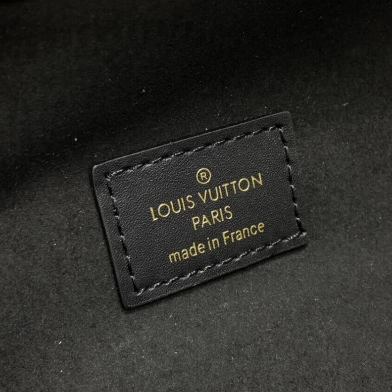 Mythick.ru Goldcolor LV Monogram Vanity PM