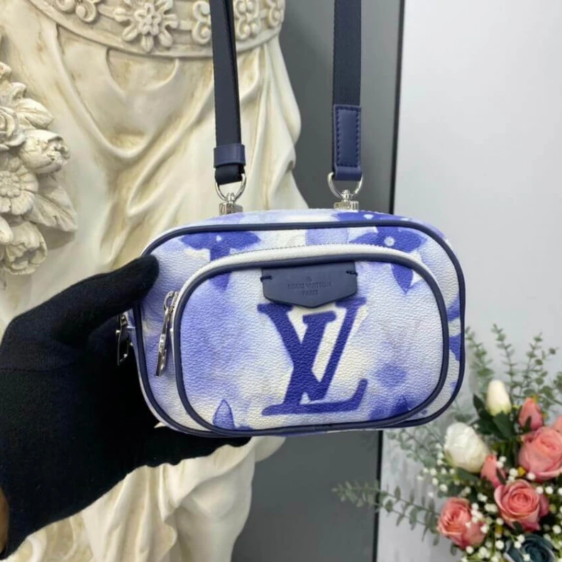 Mythick.ru Inside fl Louis Vuitton Monogram Watercolor Blue Outdoor Pouch
