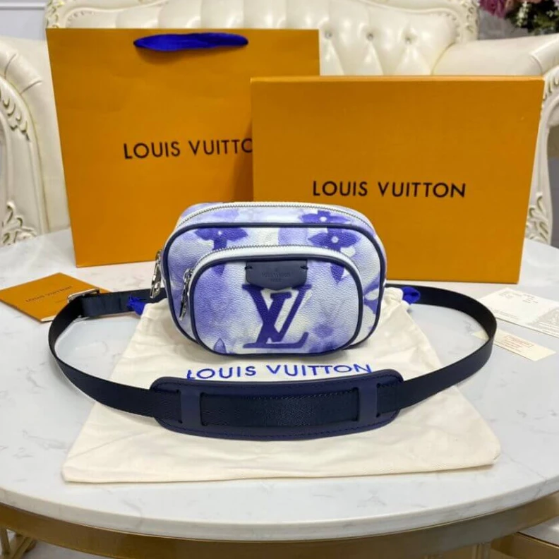 Mythick.ru Inside fl Louis Vuitton Monogram Watercolor Blue Outdoor Pouch