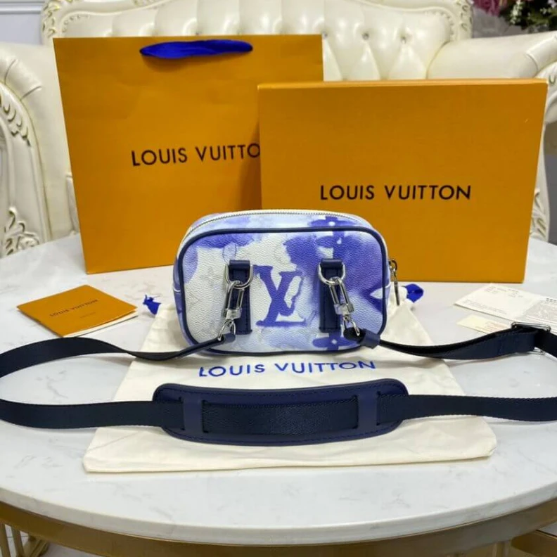 Mythick.ru Inside fl Louis Vuitton Monogram Watercolor Blue Outdoor Pouch