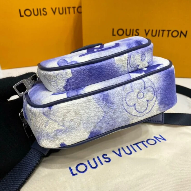 Mythick.ru Inside fl Louis Vuitton Monogram Watercolor Blue Outdoor Pouch