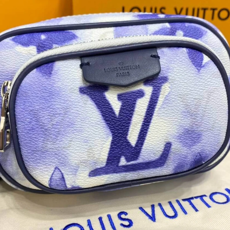 Mythick.ru Inside fl Louis Vuitton Monogram Watercolor Blue Outdoor Pouch