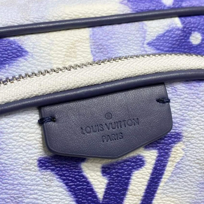 Mythick.ru Inside fl Louis Vuitton Monogram Watercolor Blue Outdoor Pouch