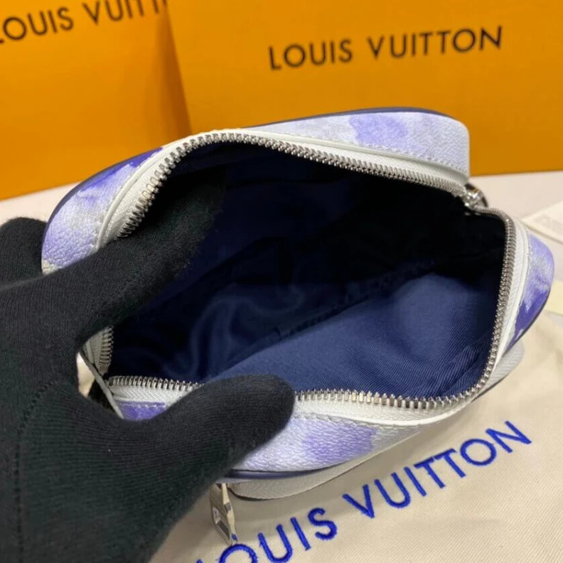 Mythick.ru Inside fl Louis Vuitton Monogram Watercolor Blue Outdoor Pouch