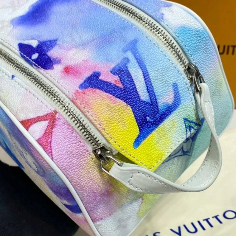 Mythick.ru Large cap Louis Vuitton Monogram Watercolor Multico Dopp Kit