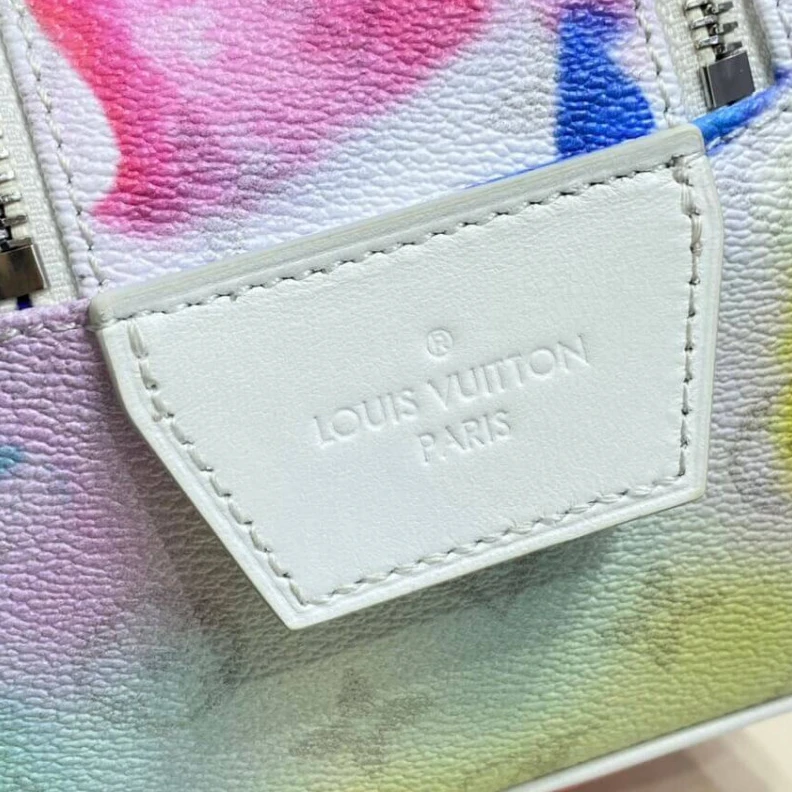 Mythick.ru Large cap Louis Vuitton Monogram Watercolor Multico Dopp Kit