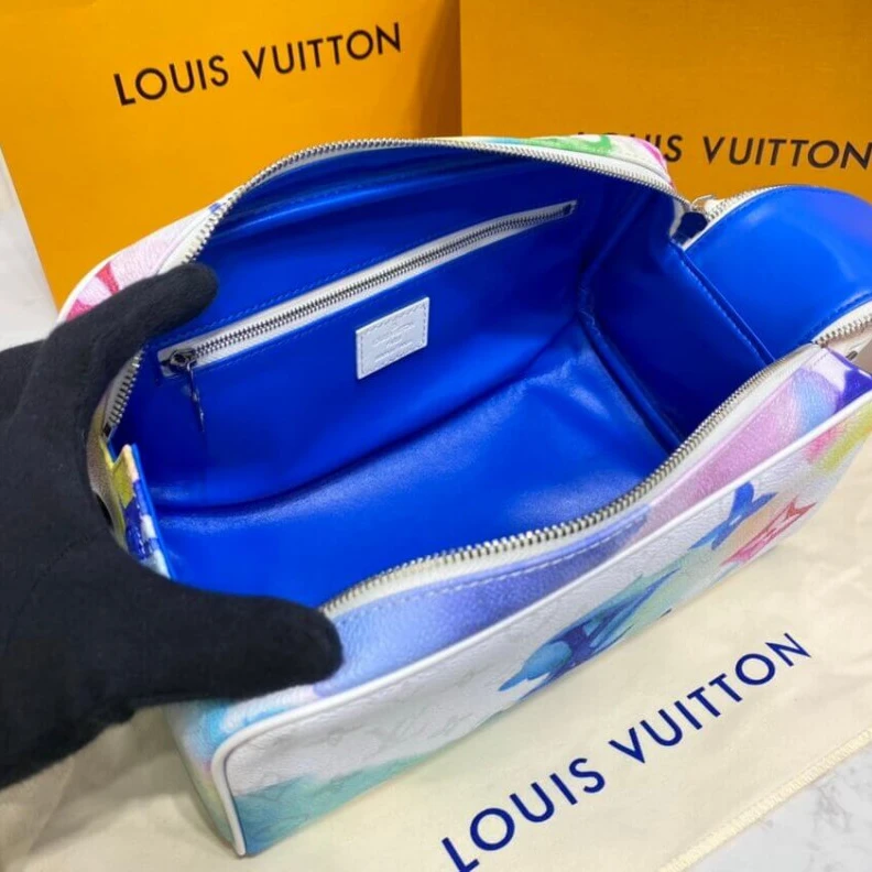Mythick.ru Large cap Louis Vuitton Monogram Watercolor Multico Dopp Kit