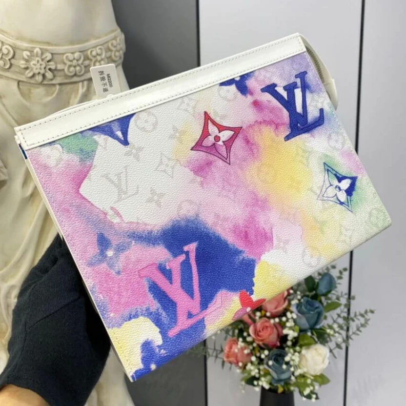 Replica bags Zip closu Louis Vuitton Monogram Watercolor Pochette Voyage MM