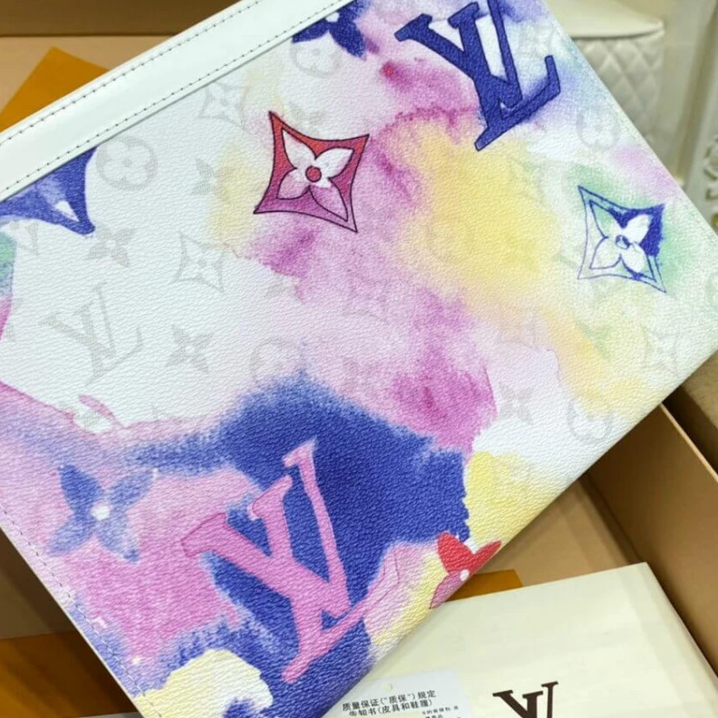 Replica bags Zip closu Louis Vuitton Monogram Watercolor Pochette Voyage MM