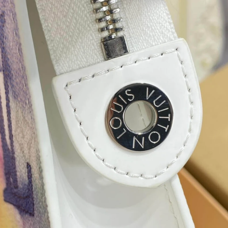 Replica bags Zip closu Louis Vuitton Monogram Watercolor Pochette Voyage MM