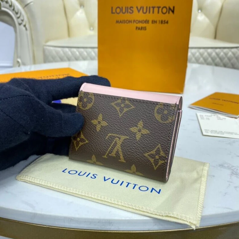 Mythick.ru Pressstud Louis Vuitton Monogram Zoe Wallet Pink