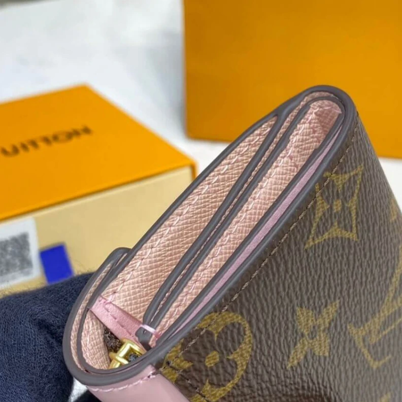 Mythick.ru Pressstud Louis Vuitton Monogram Zoe Wallet Pink
