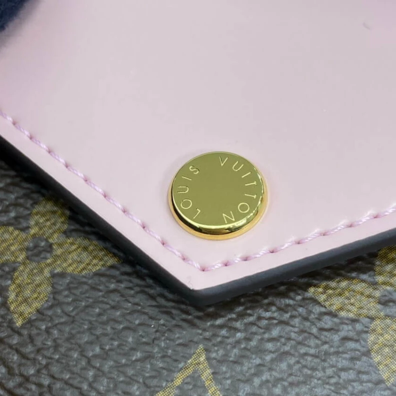 Mythick.ru Pressstud Louis Vuitton Monogram Zoe Wallet Pink