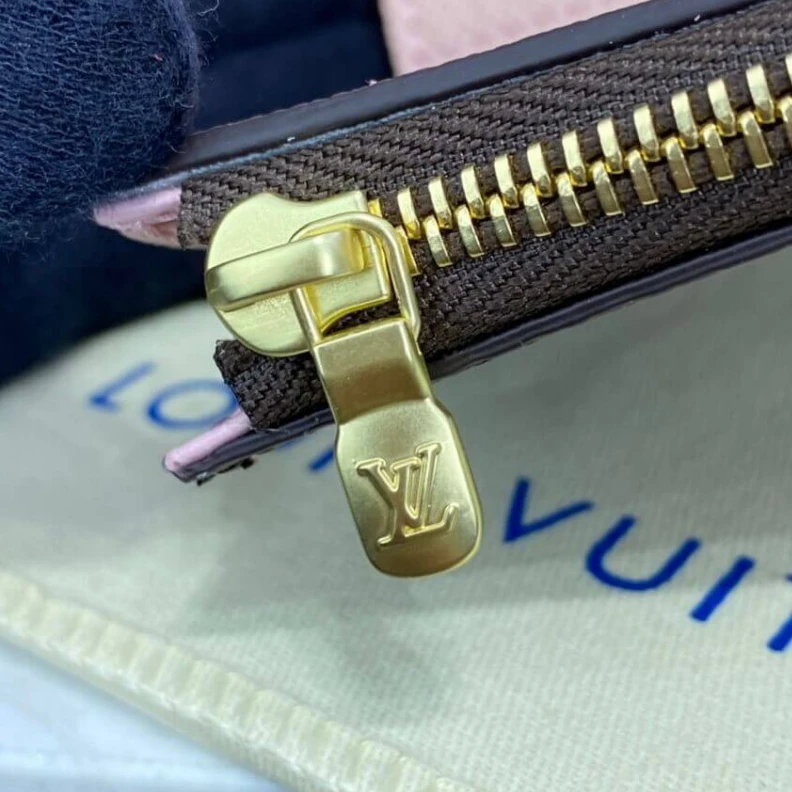 Mythick.ru Pressstud Louis Vuitton Monogram Zoe Wallet Pink