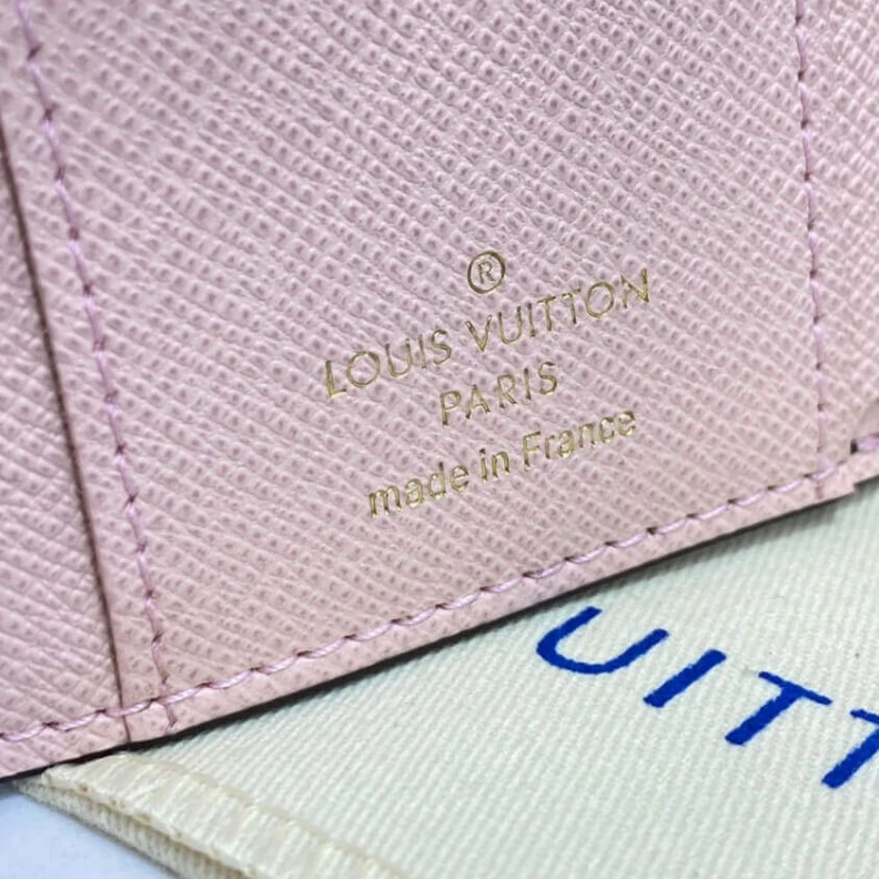 Mythick.ru Pressstud Louis Vuitton Monogram Zoe Wallet Pink