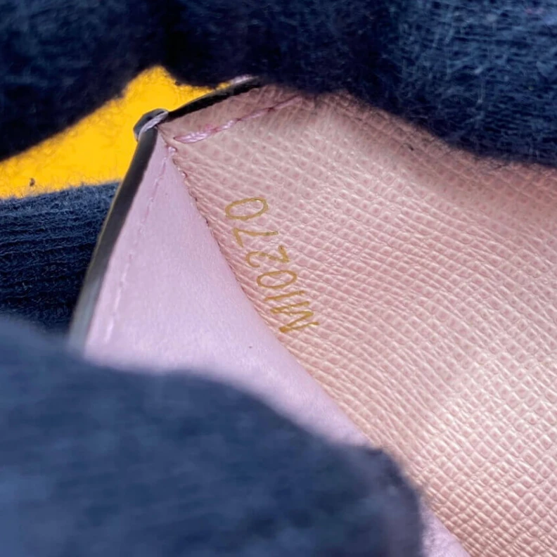 Mythick.ru Pressstud Louis Vuitton Monogram Zoe Wallet Pink