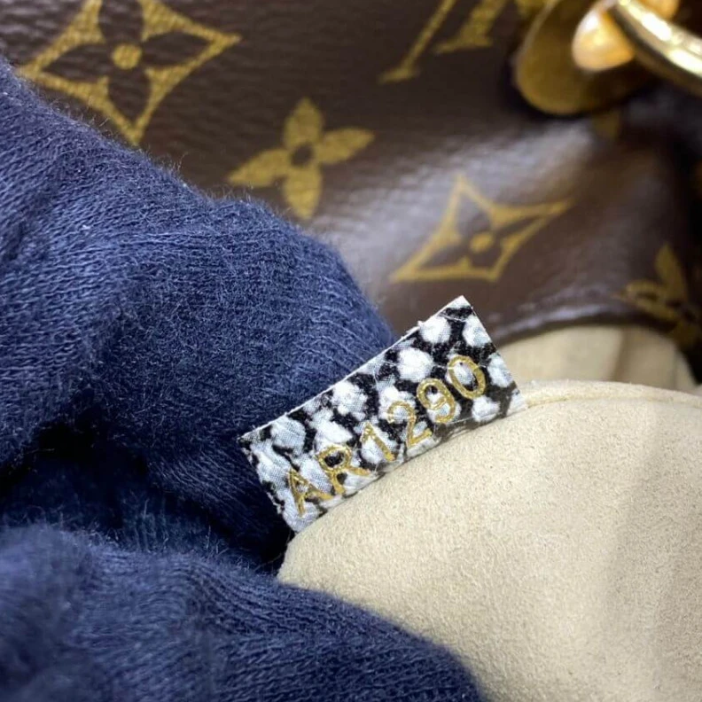 Mythick.ru 4 protect LV Monogram and Python Handle Artsy MM