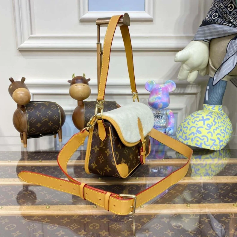 Replica bags lv Handle:Si Louis Vuitton Monogram and Shearling Diane Bag