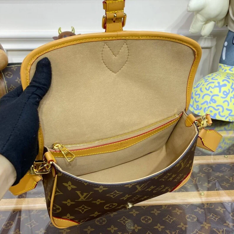 Replica bags lv Handle:Si Louis Vuitton Monogram and Shearling Diane Bag
