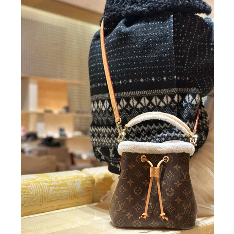 Replica bags Strap dro Louis Vuitton Monogram and Shearling Neonoe BB M46319